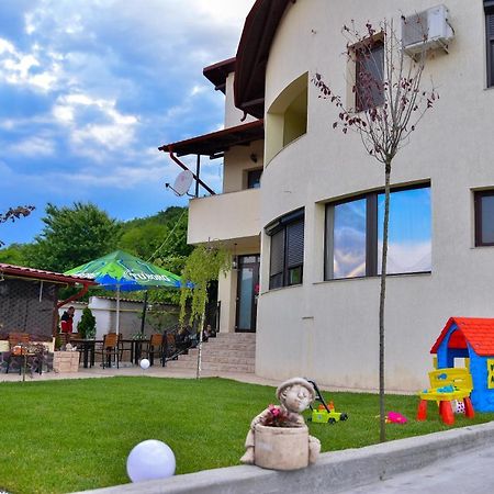 Villa Casa Avram Râmnicu Vâlcea Exterior foto